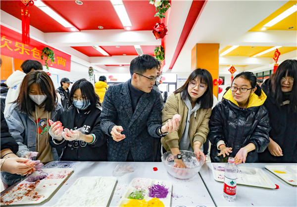 包湯圓，制花燈|熱熱鬧鬧過元宵